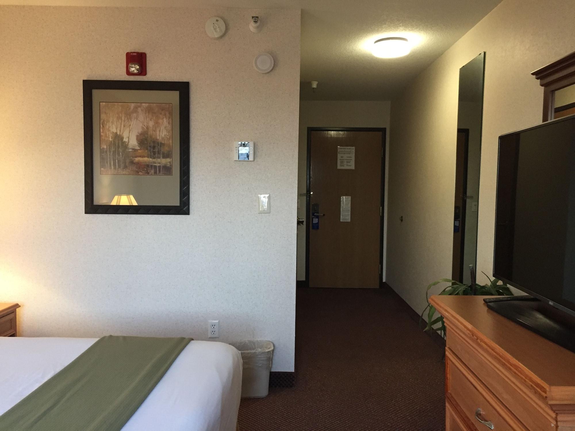 Quality Inn & Suites Уилоус Екстериор снимка