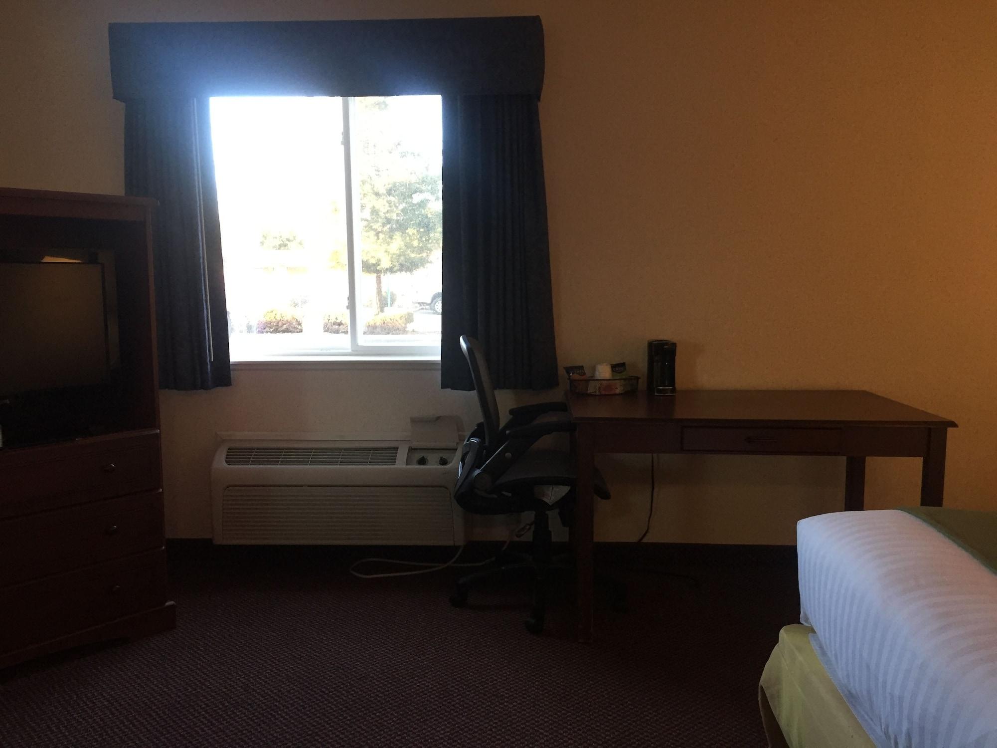 Quality Inn & Suites Уилоус Екстериор снимка