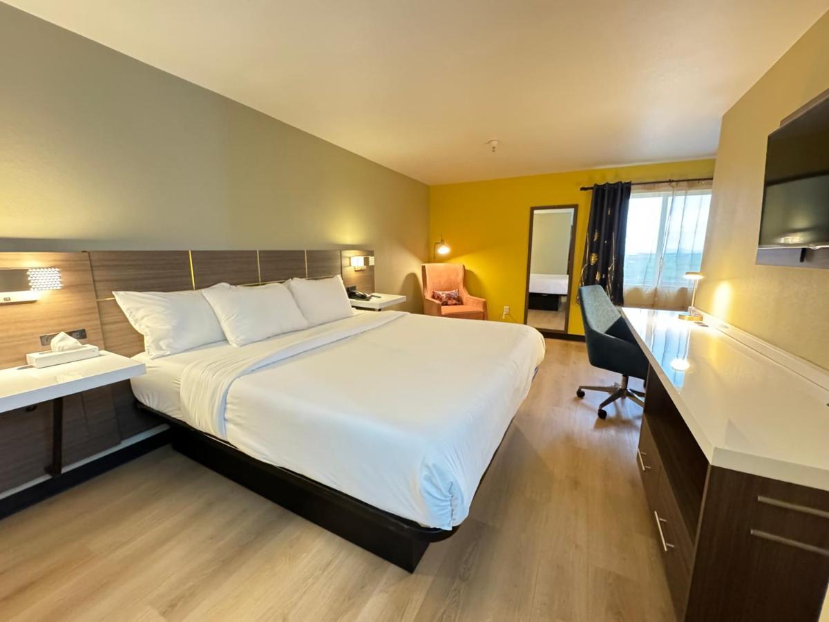 Quality Inn & Suites Уилоус Екстериор снимка